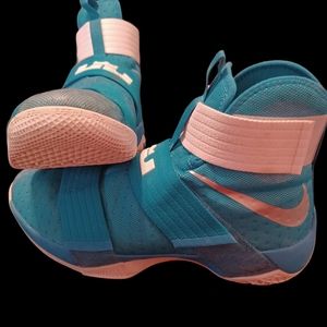Nike LRJ SX 16/17 Soldier Ten Men's Size 15 Basketball Shoes Excellent Condition